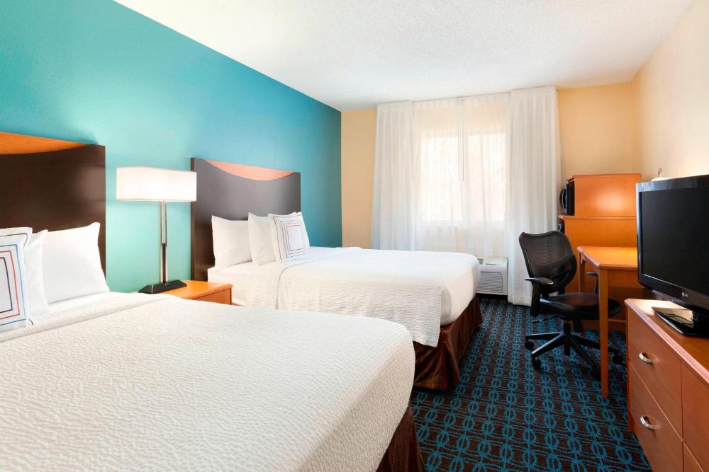 Queen Room with Two Queen Beds interior